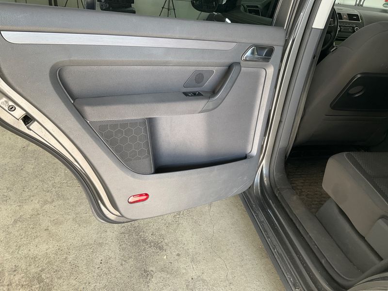 Volkswagen Touran 1.4 TSI Comfortline 2011 – снимка 26