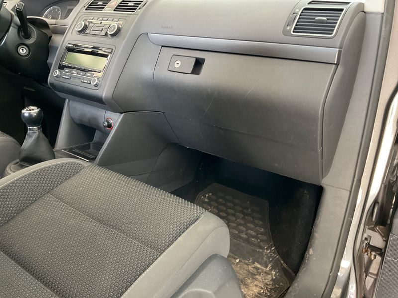 Volkswagen Touran 1.4 TSI Comfortline 2011 – снимка 28