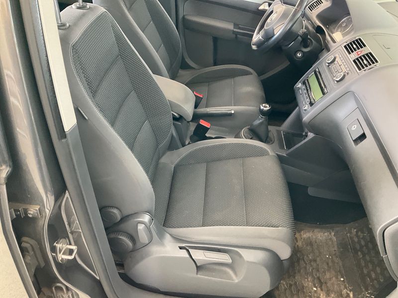 Volkswagen Touran 1.4 TSI Comfortline 2011 – снимка 33