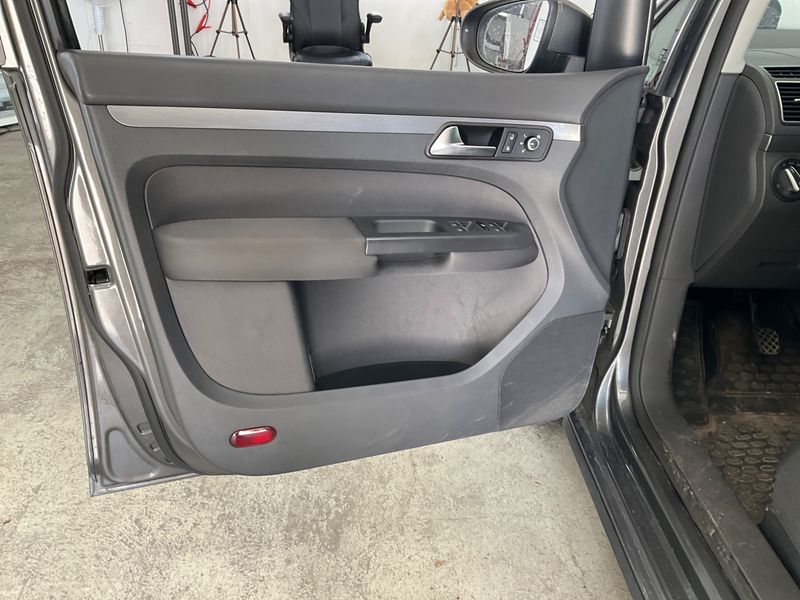 Volkswagen Touran 1.4 TSI Comfortline 2011 – снимка 32