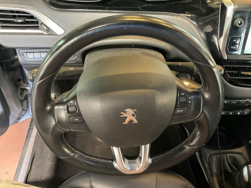 Peugeot 2008 1.2 PureTech Allure 2018 – снимка 26