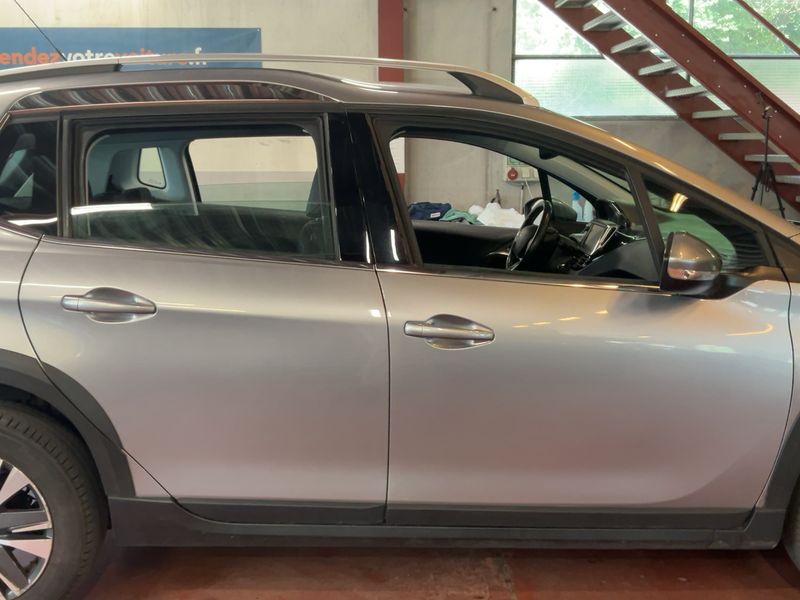Peugeot 2008 1.2 PureTech Allure 2018 – снимка 10