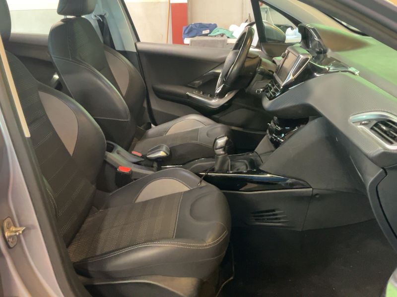 Peugeot 2008 1.2 PureTech Allure 2018 – снимка 16
