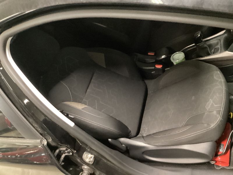 Peugeot 2008 1.2 PureTech Active 2015 – снимка 22