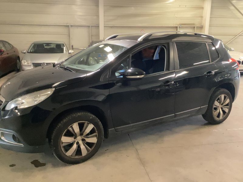 Peugeot 2008 1.2 PureTech Active 2015 – снимка 2