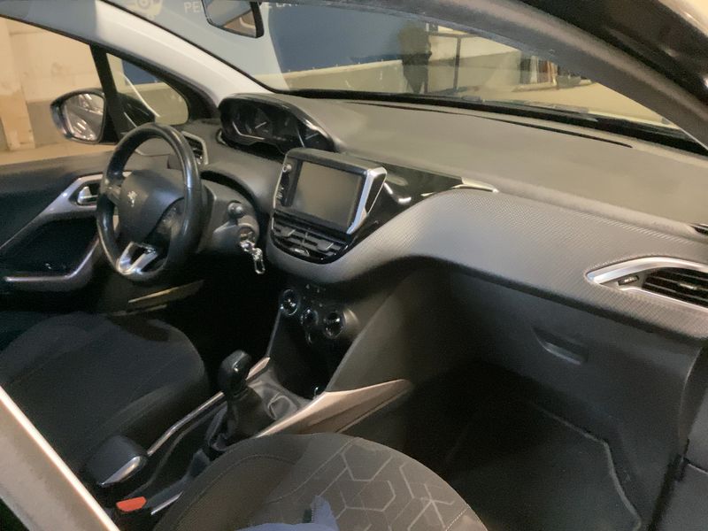 Peugeot 2008 1.2 PureTech Active 2015 – снимка 17