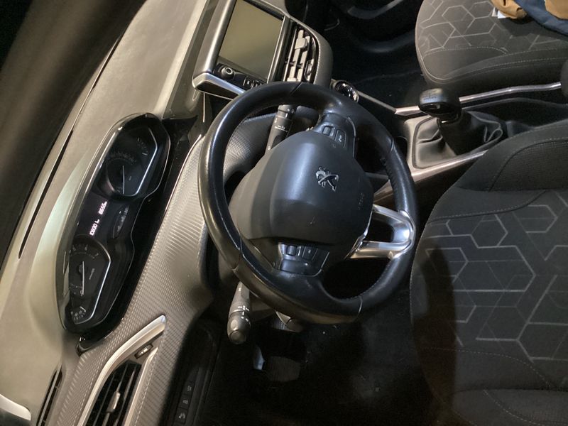 Peugeot 2008 1.2 PureTech Active 2015 – снимка 24
