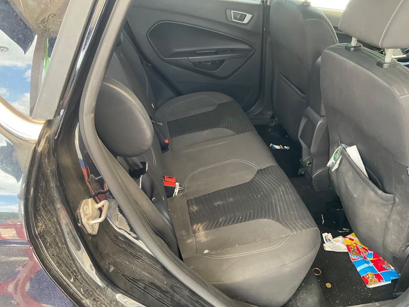 Ford Fiesta 1.5 TDCi Titanium 2014 – снимка 31