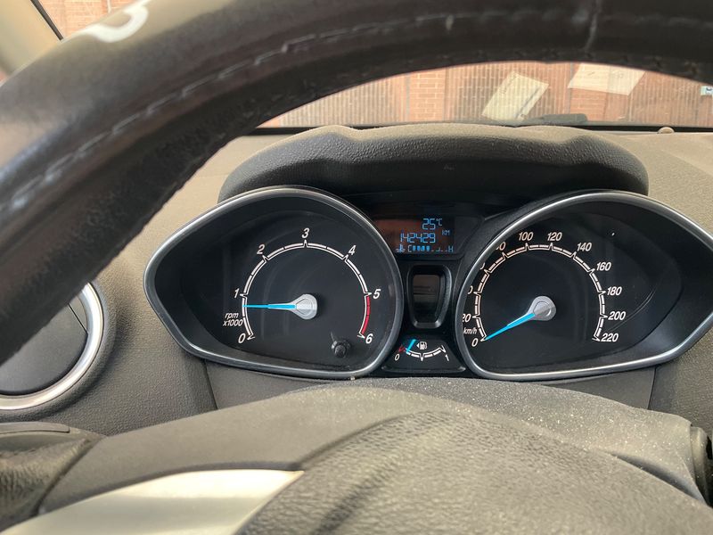 Ford Fiesta 1.5 TDCi Titanium 2014 – снимка 18