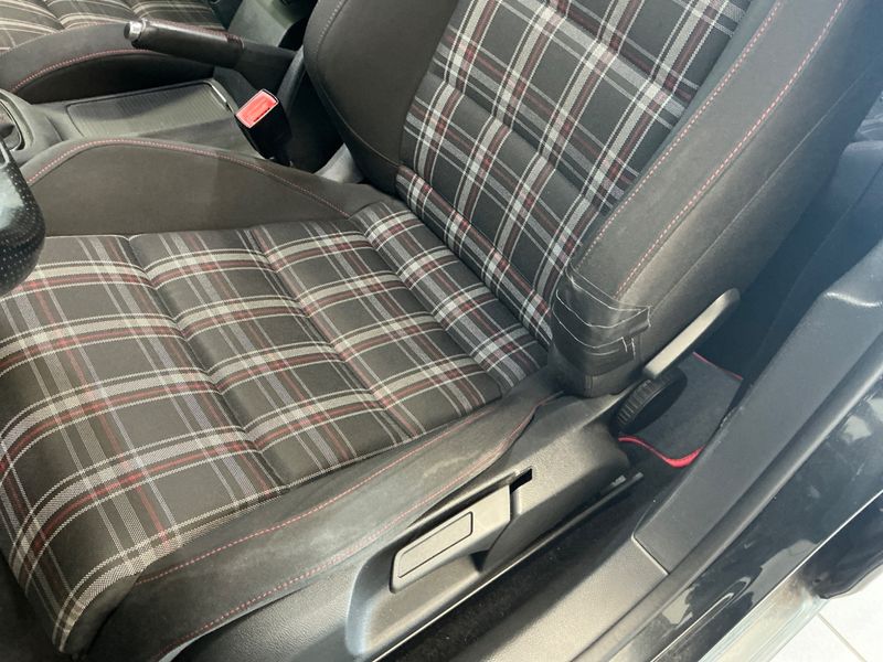 Volkswagen Golf VI 2.0 TSI GTI 2012 – снимка 22