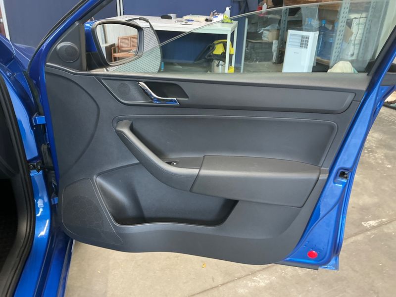 Skoda Rapid Spaceback 1.6 TDI Style 2015 – снимка 23