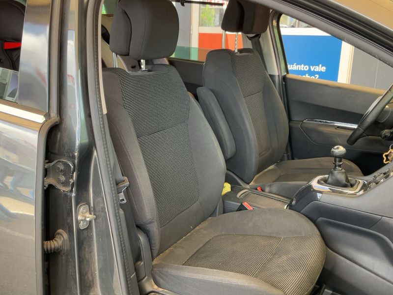 Peugeot 5008 1.6 Blue-HDi Allure 2016 – снимка 11