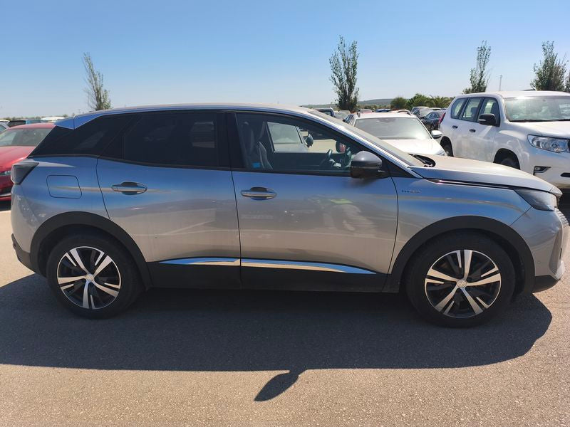 Peugeot 3008 1.6 Hybrid Allure Pack 2023 – снимка 18