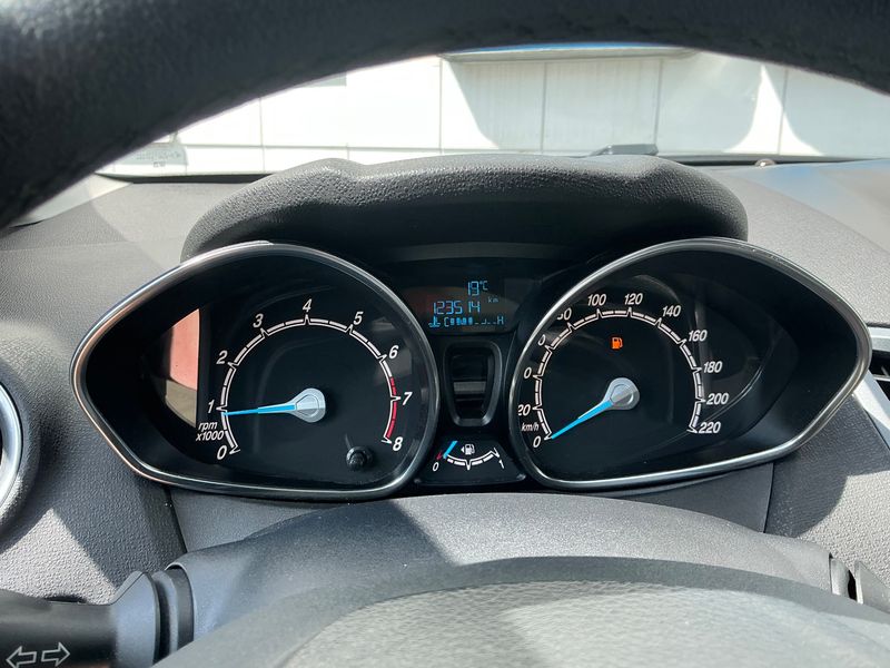 Ford Fiesta 1.25 Trend 2014 – снимка 19