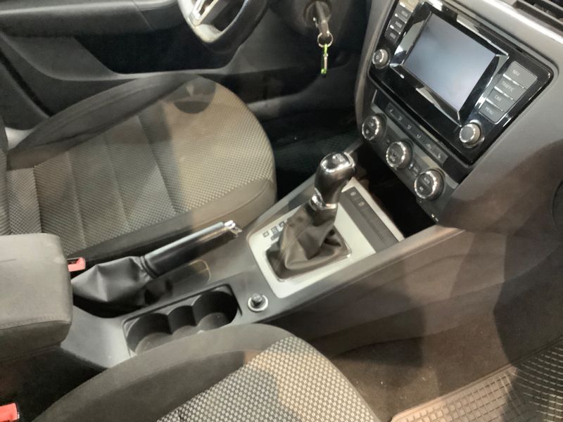 Skoda Octavia 2.0 TDI Ambition 2015 – снимка 39