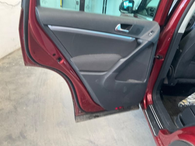 Volkswagen Tiguan 1.4 TSI Karat BlueMotion Tech 2014 – снимка 32