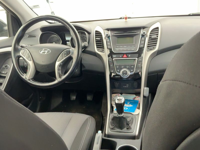 Hyundai i30 1.6 CRDi Style Blue 2016 – снимка 18