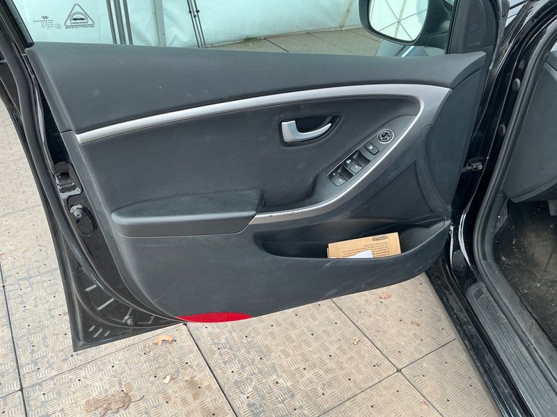 Hyundai i30 1.6 CRDi Style Blue 2016 – снимка 34