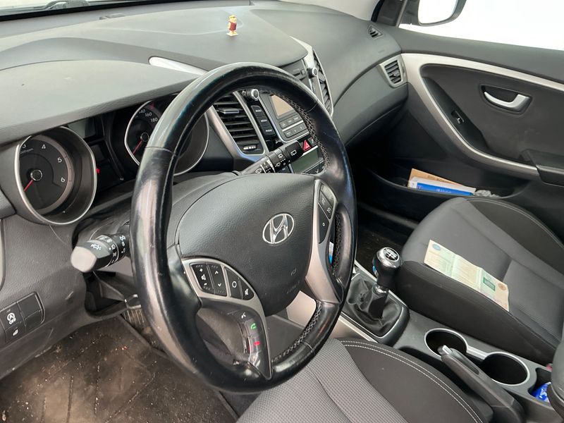 Hyundai i30 1.6 CRDi Style Blue 2016 – снимка 35