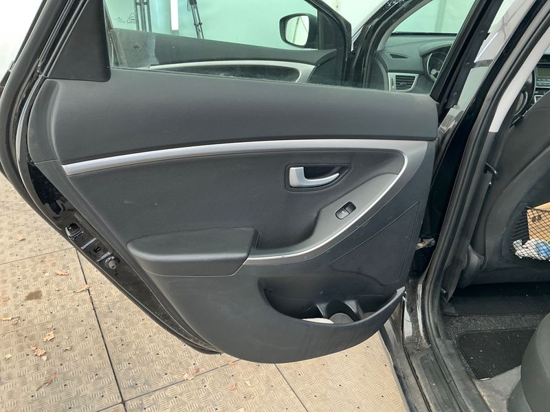 Hyundai i30 1.6 CRDi Style Blue 2016 – снимка 41