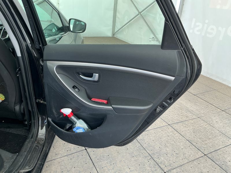 Hyundai i30 1.6 CRDi Style Blue 2016 – снимка 37