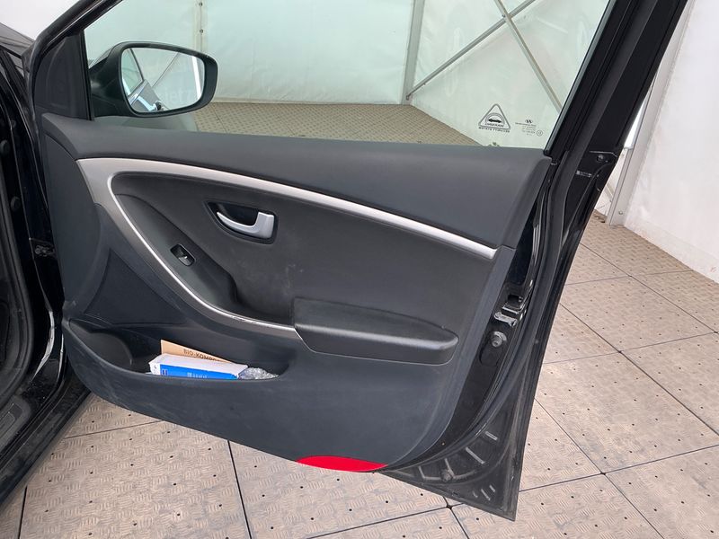 Hyundai i30 1.6 CRDi Style Blue 2016 – снимка 38
