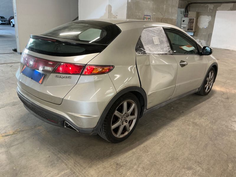 Honda Civic 1.8 VTEC Sport 2007 – снимка 2