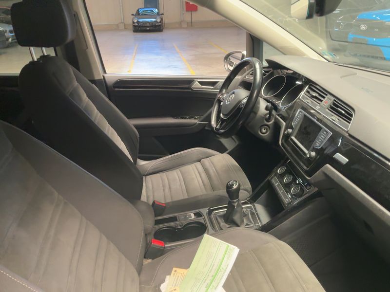 Volkswagen Touran 1.2 TSI Carat BlueMotion Tech 2017 – снимка 16