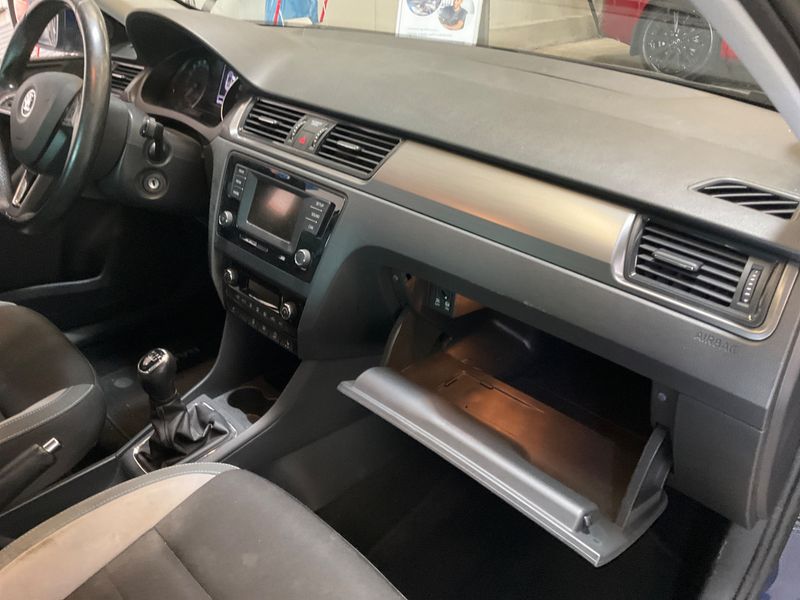 Skoda Rapid Spaceback 1.4 TDI Joy 2017 – снимка 25