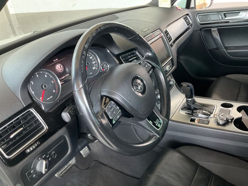 Volkswagen Touareg 3.0 V6 TDI Sport BlueMotion Tech 2017 – снимка 21