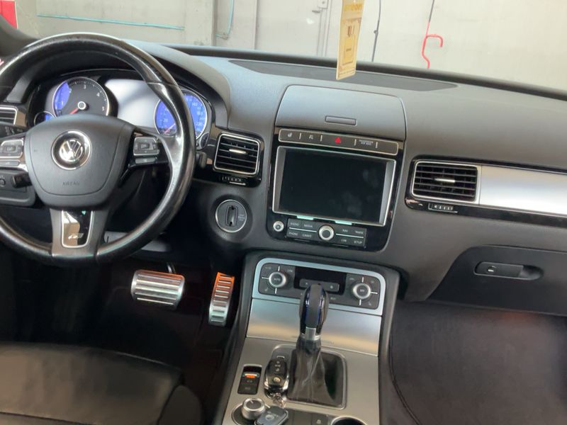 Volkswagen Touareg 3.0 V6 TDI Sport BlueMotion Tech 2017 – снимка 17