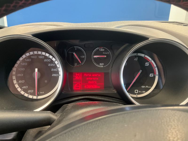 Alfa Romeo Giulietta 1.6 JTDM Distinctive 2010 – снимка 4