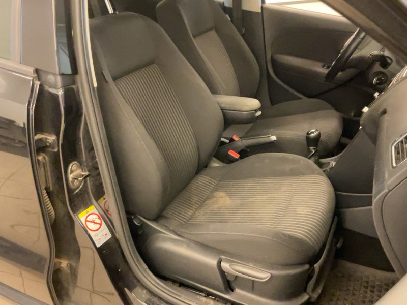 Volkswagen Polo 1.6 TDI Highline 2014 – снимка 16