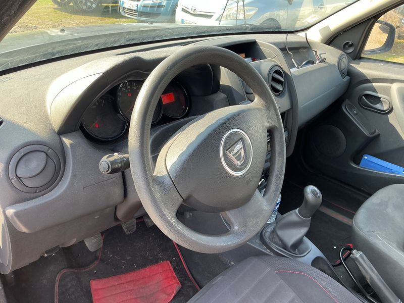 Dacia Duster 1.6 SCe Essentiel 4x2 2016 – снимка 30