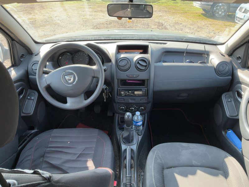Dacia Duster 1.6 SCe Essentiel 4x2 2016 – снимка 17