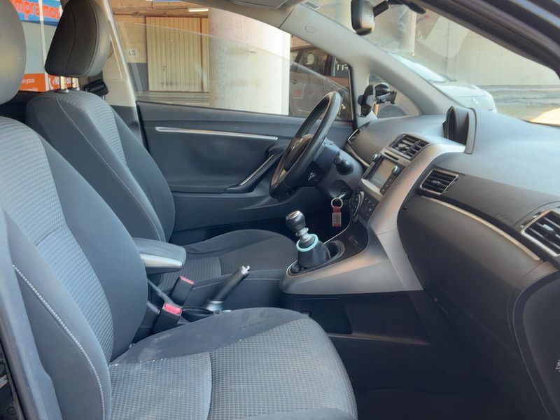 Toyota Verso 1.6 D-4D Advance 2014 – снимка 16