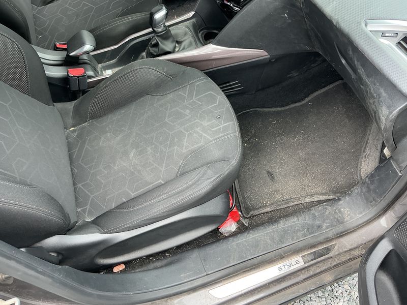 Peugeot 2008 1.6 Blue-HDi Style 2016 – снимка 26