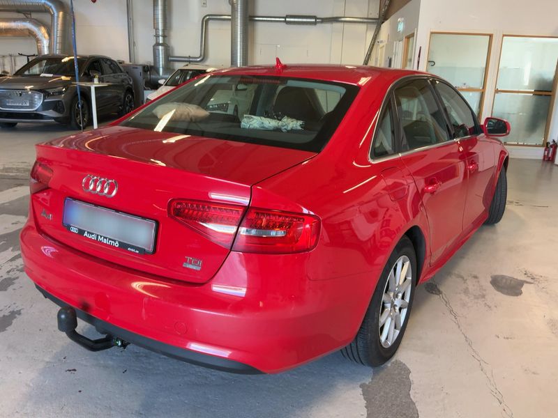 Audi A4 2.0 TDI ultra Attraction 2015 – снимка на щета