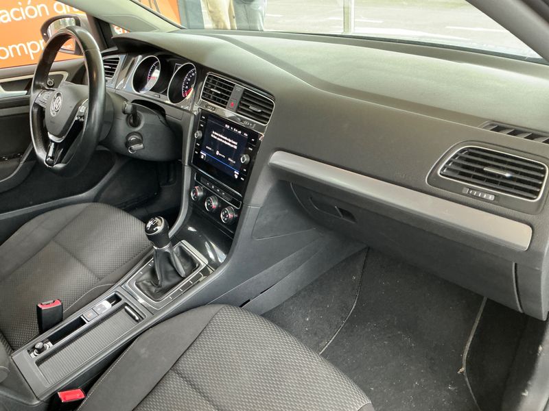 Volkswagen Golf VII 1.6 TDI Edition BlueMotion Tech 2018 – снимка 31