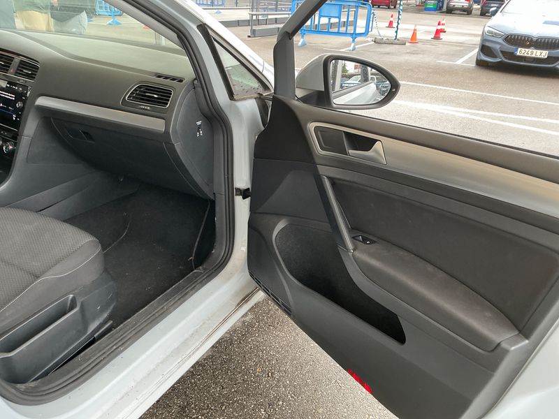 Volkswagen Golf VII 1.6 TDI Edition BlueMotion Tech 2018 – снимка 29