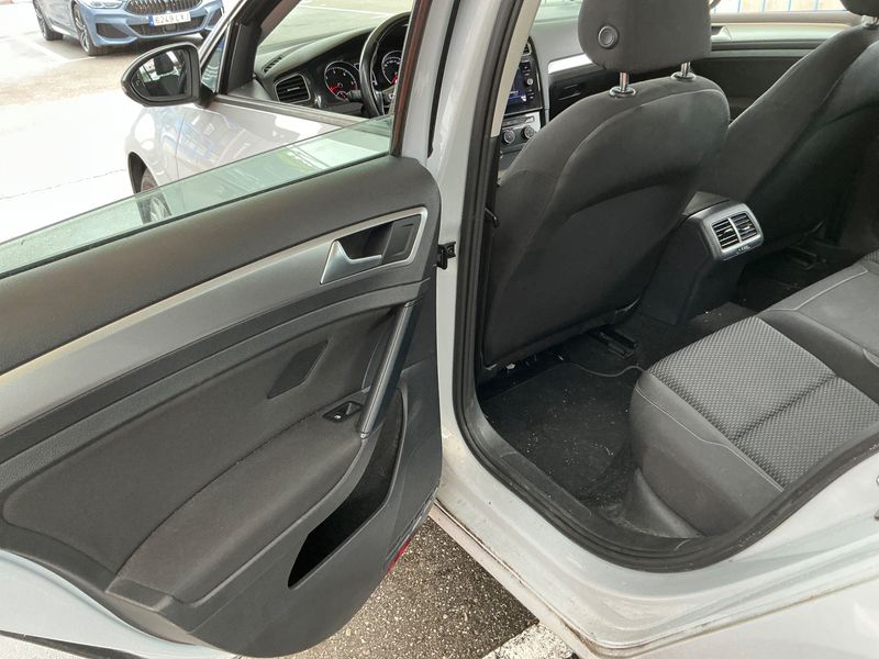 Volkswagen Golf VII 1.6 TDI Edition BlueMotion Tech 2018 – снимка 27