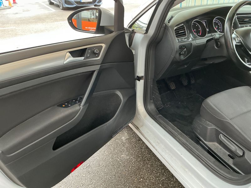 Volkswagen Golf VII 1.6 TDI Edition BlueMotion Tech 2018 – снимка 25