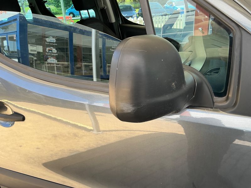 Citroen Berlingo 1.2 e-THP 20 Aniversario Edition 2018 – снимка 27