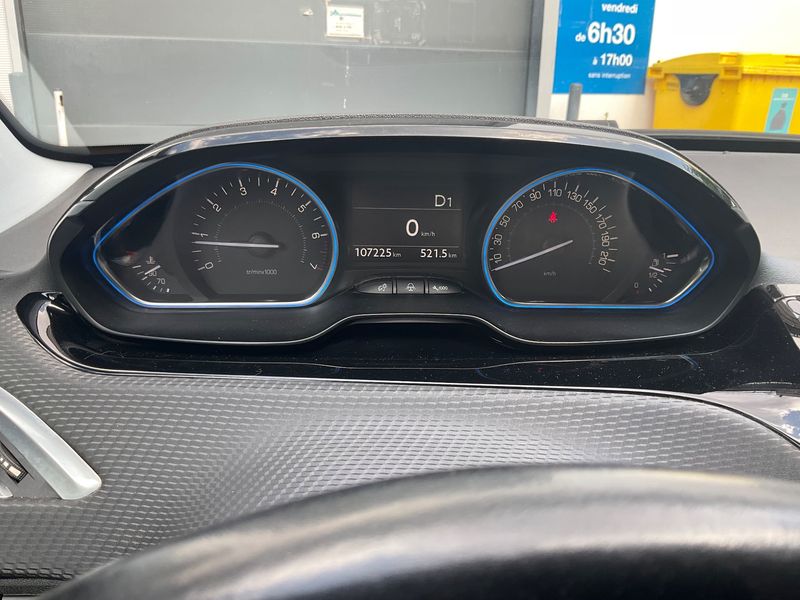 Peugeot 2008 1.2 PureTech Allure 2016 – снимка 18