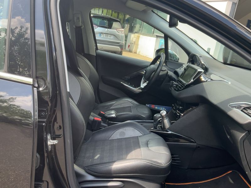 Peugeot 2008 1.2 PureTech Allure 2016 – снимка 16