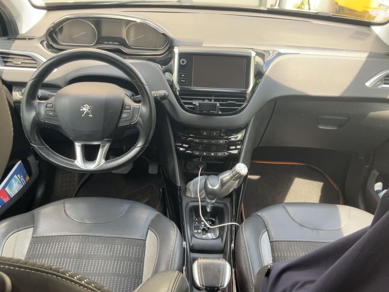 Peugeot 2008 1.2 PureTech Allure 2016 – снимка 17