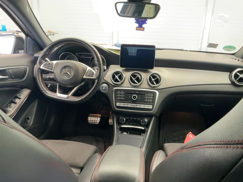 Mercedes-Benz GLA-Klasse GLA 250 4Matic AMG Line 2018 – снимка 17