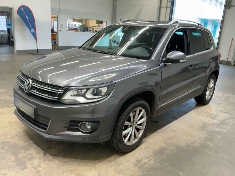 Volkswagen Tiguan 2.0 TDI Lounge Sport & Style 4Motion BlueMotion Tech 2015 – снимка 1