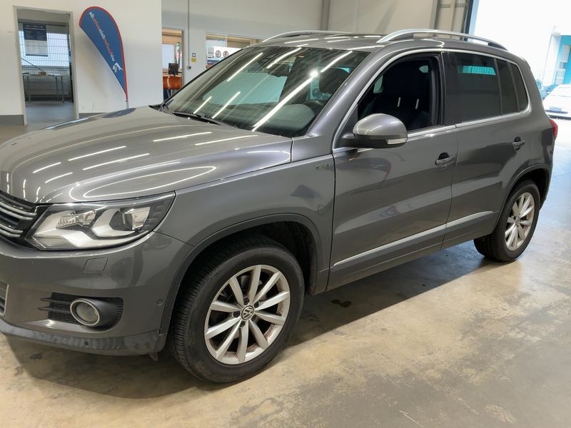 Volkswagen Tiguan 2.0 TDI Lounge Sport & Style 4Motion BlueMotion Tech 2015 – снимка 2