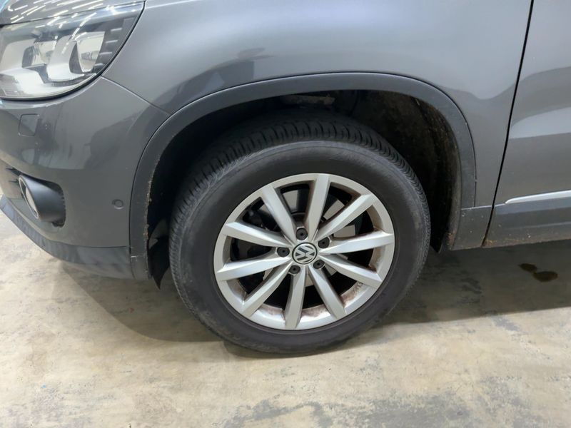 Volkswagen Tiguan 2.0 TDI Lounge Sport & Style 4Motion BlueMotion Tech 2015 – снимка 3